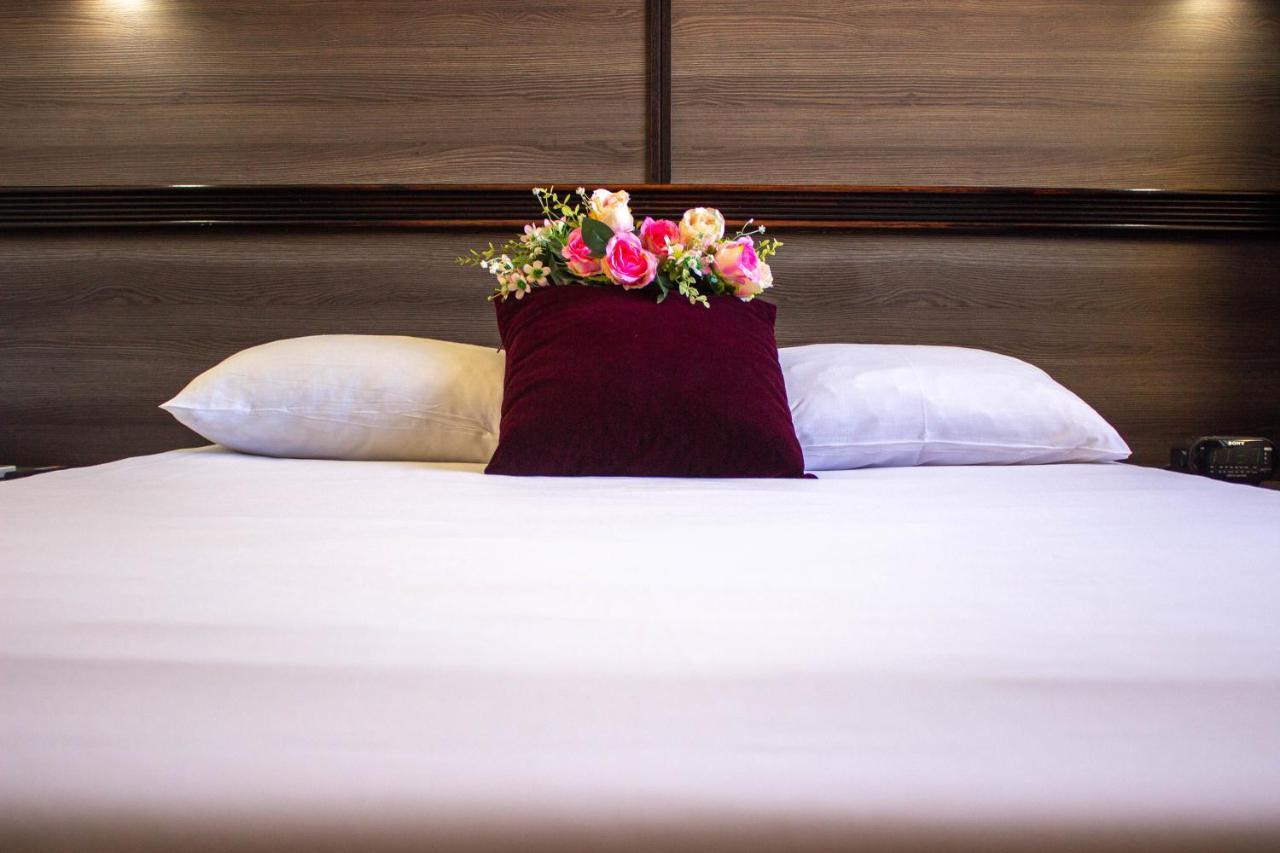 Hotel Le Paris Нумеа Екстериор снимка