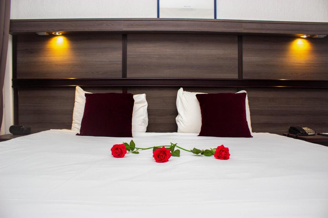 Hotel Le Paris Нумеа Екстериор снимка