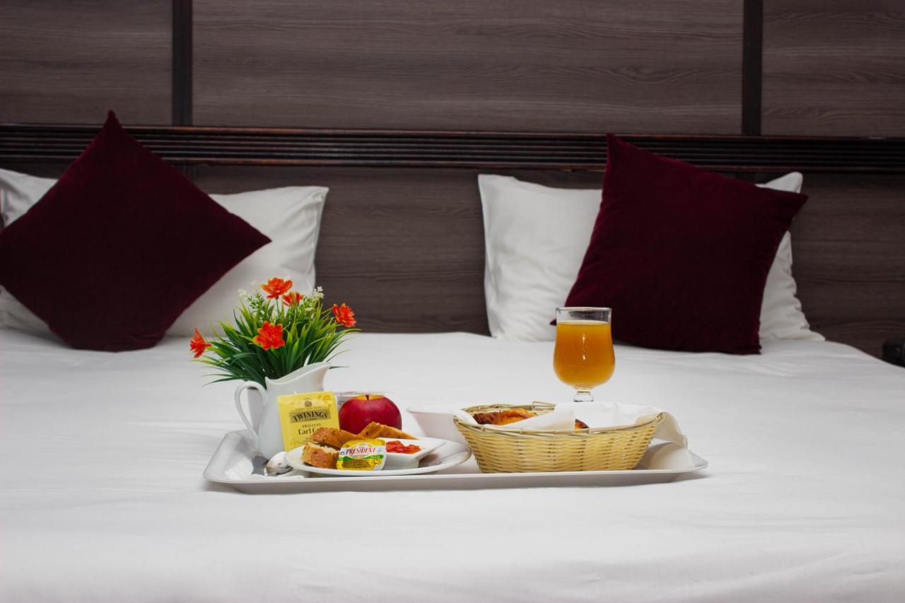 Hotel Le Paris Нумеа Екстериор снимка