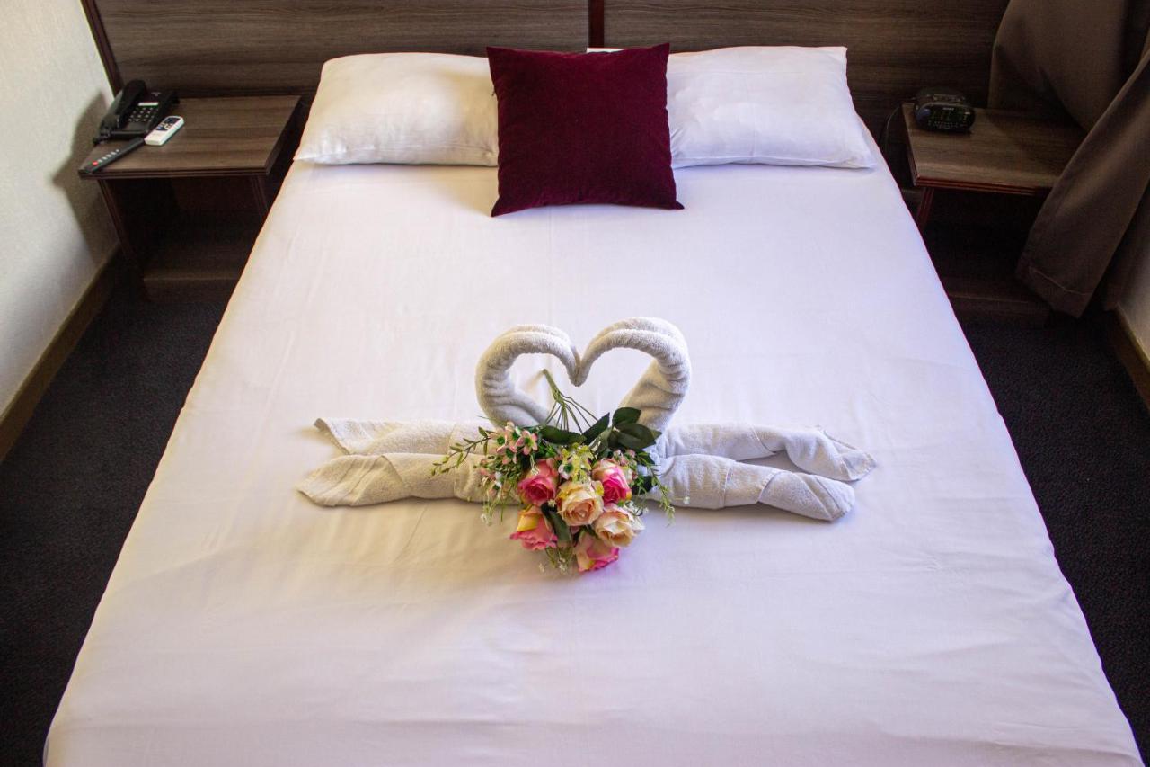 Hotel Le Paris Нумеа Екстериор снимка