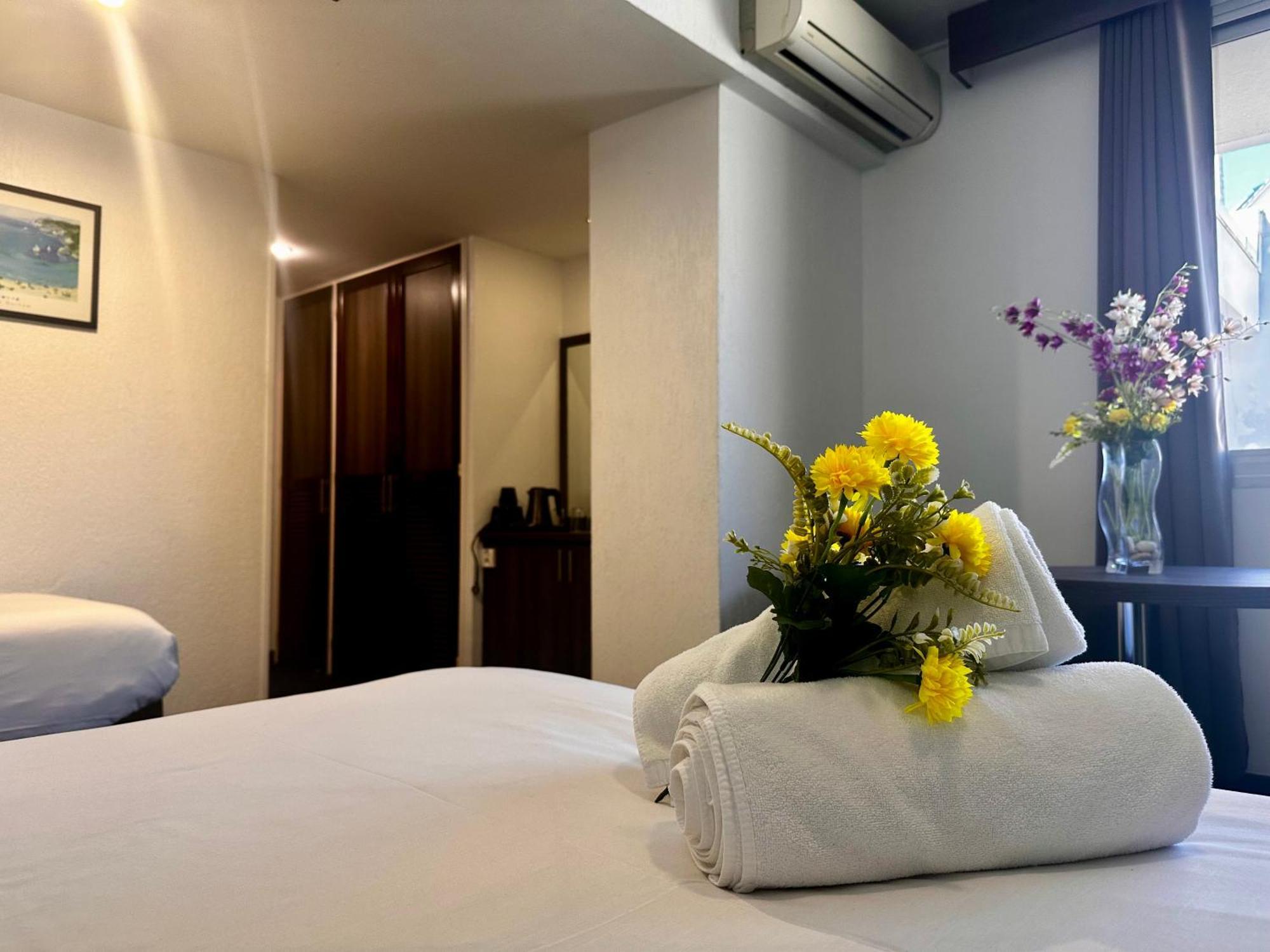 Hotel Le Paris Нумеа Екстериор снимка